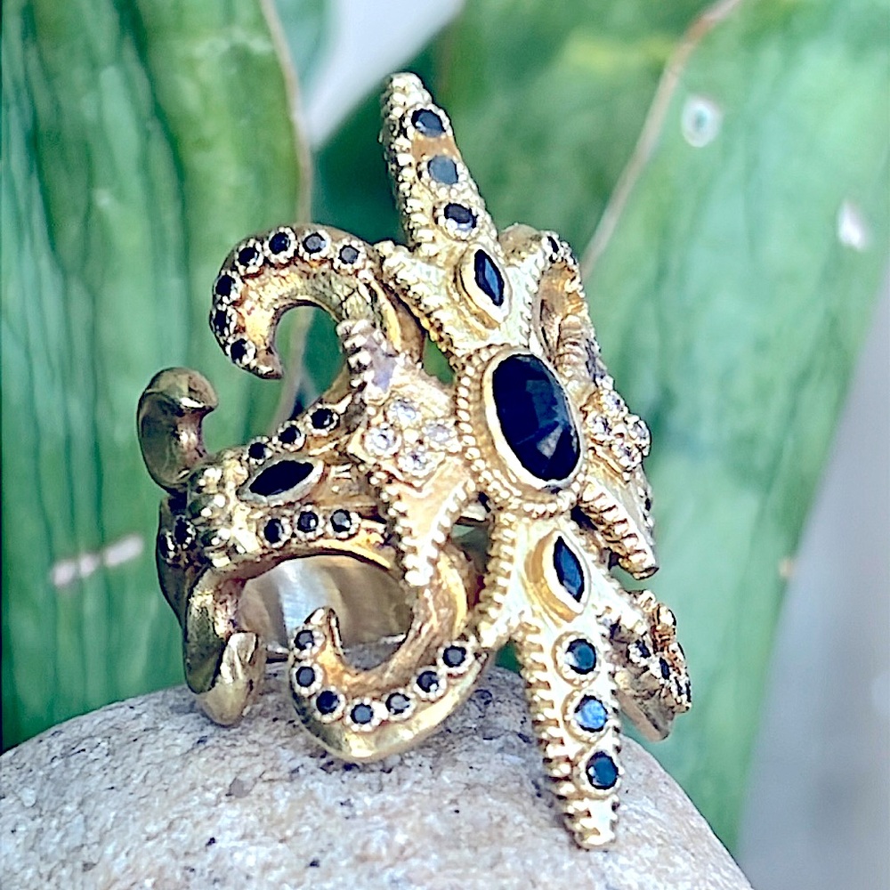 18k Gold diamond and sapphire Fleur-de-Lis Ring - Picture 13 of 17